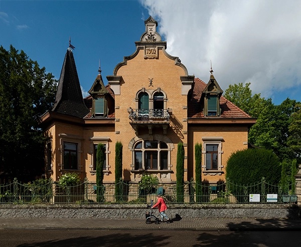 Home Meine Praxis für Ästhetik und Naturheilmedizin Bild Heilpraktikerin Nicolli